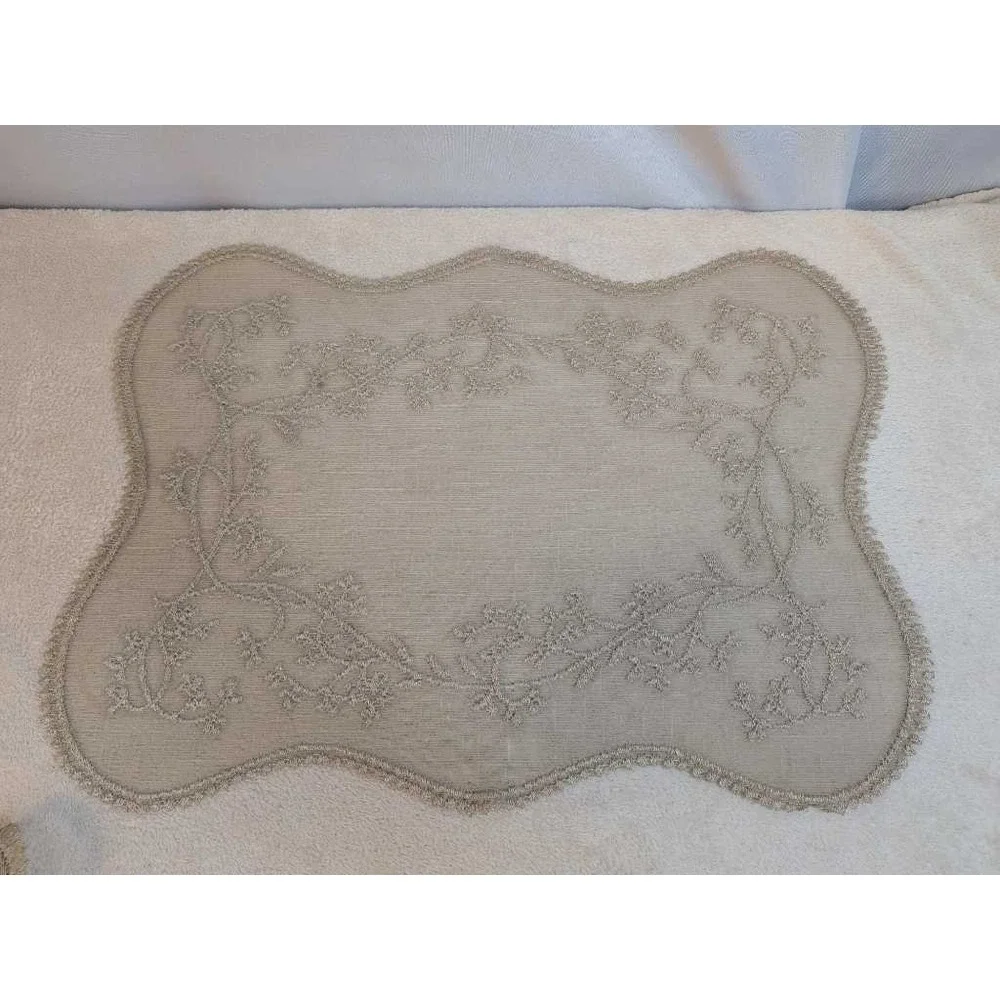 Vintage Lace Runner and Doilies Set Floral Embroidered Table Home‎ Decor